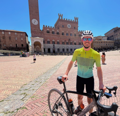“Vanaf het begin kreeg ik hier kansen en het vertrouwen om stappen te zetten”: Tijs over groeien bij Lenssen Advies.