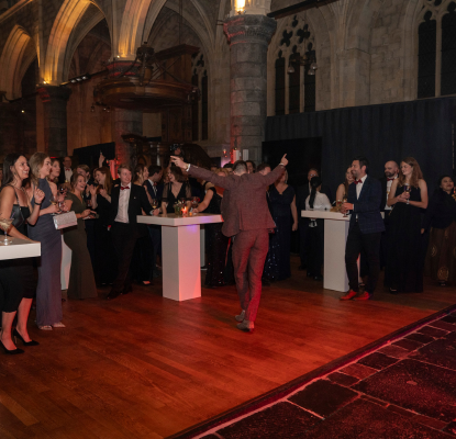 “Vanaf het begin kreeg ik hier kansen en het vertrouwen om stappen te zetten”: Tijs over groeien bij Lenssen Advies.